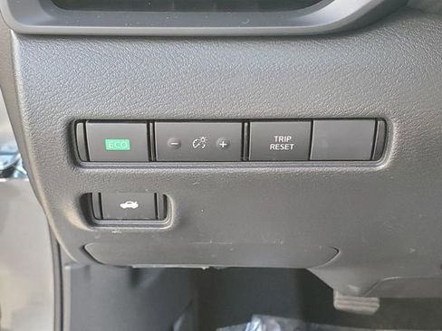 Used 2024 Nissan Sentra S image 18