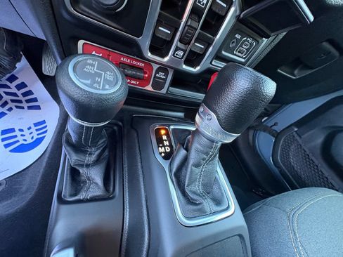 Used 2024 Jeep Wrangler Unlimited AWD/4WD image 22