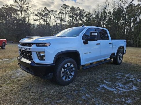 Used 2022 Chevrolet Silverado 2500 Custom w/ Custom Value Package image 3