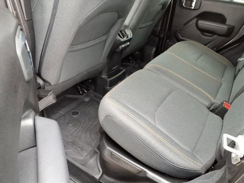 Used 2025 Jeep Wrangler Willys image 33