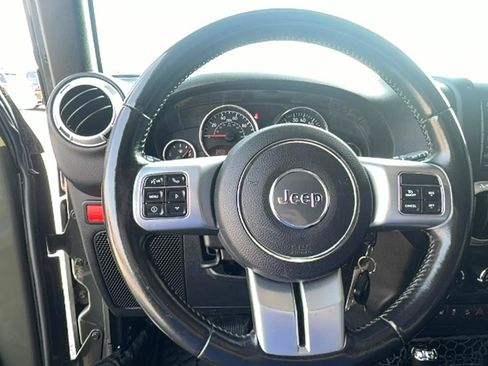 Used 2015 Jeep Wrangler Unlimited Rubicon AWD/4WD image 16