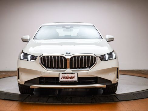 Used 2025 BMW 530i image 2