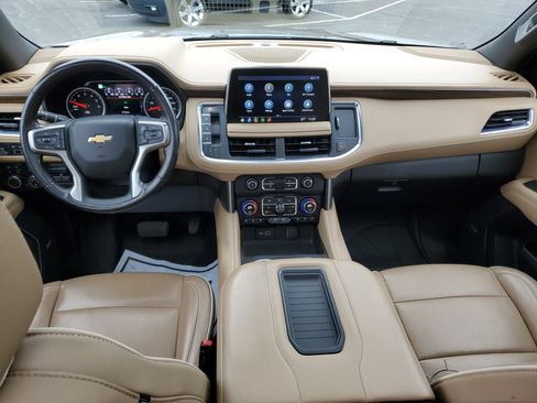 Used 2021 Chevrolet Suburban Premier w/ Premium Package image 12