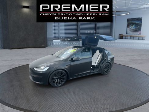 Used 2022 Tesla Model X Plaid image 4