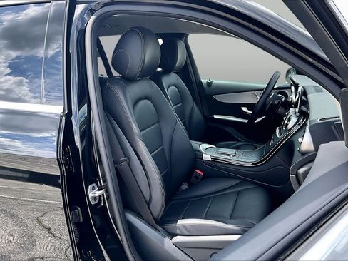 Certified 2022 Mercedes-Benz GLC 300 w/ Premium Package Lite image 9