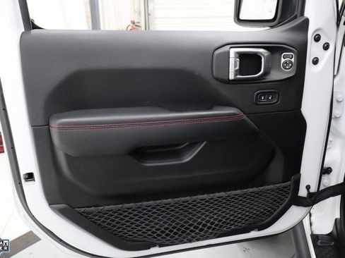 Used 2022 Jeep Gladiator Rubicon w/ Cold Weather Group image 11