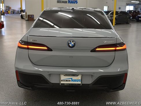 Used 2025 BMW 750e xDrive w/ Premium Package AWD/4WD image 10