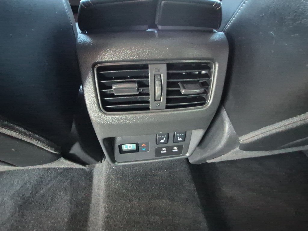 Used 2024 Nissan Rogue Platinum AWD/4WD image 27