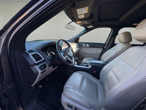 Used 2015 Ford Explorer XLT w/ Equipment Group 202A image 14