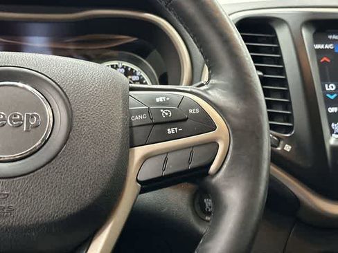 Used 2016 Jeep Cherokee Limited w/ Luxury Group FWD image 18