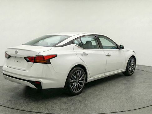 Used 2025 Nissan Altima 2.5 SV FWD image 9