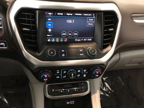 Used 2023 GMC Acadia SLT w/ Preferred Package image 18