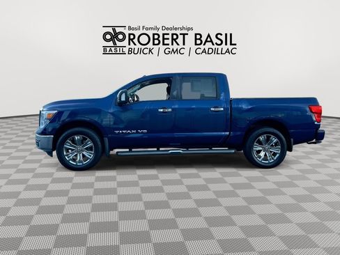 Used 2018 Nissan Titan SV w/ SV Convenience Package AWD/4WD image 5