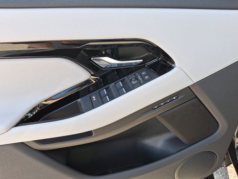 New 2025 Land Rover Range Rover Evoque S image 12