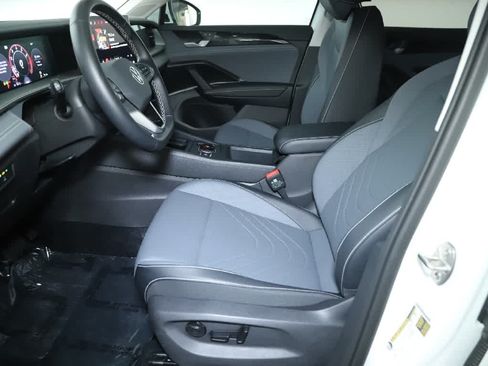 Used 2026 Volkswagen Tiguan SE AWD/4WD image 18