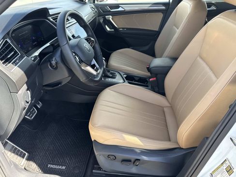 Certified 2024 Volkswagen Tiguan SE R-Line FWD image 23