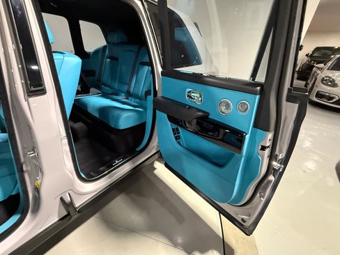 Used 2023 Rolls-Royce Cullinan w/ Cullinan Package image 81