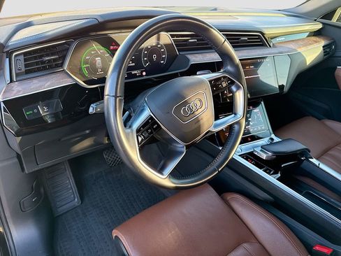 Used 2019 Audi e-tron Prestige w/ Prestige Package image 11