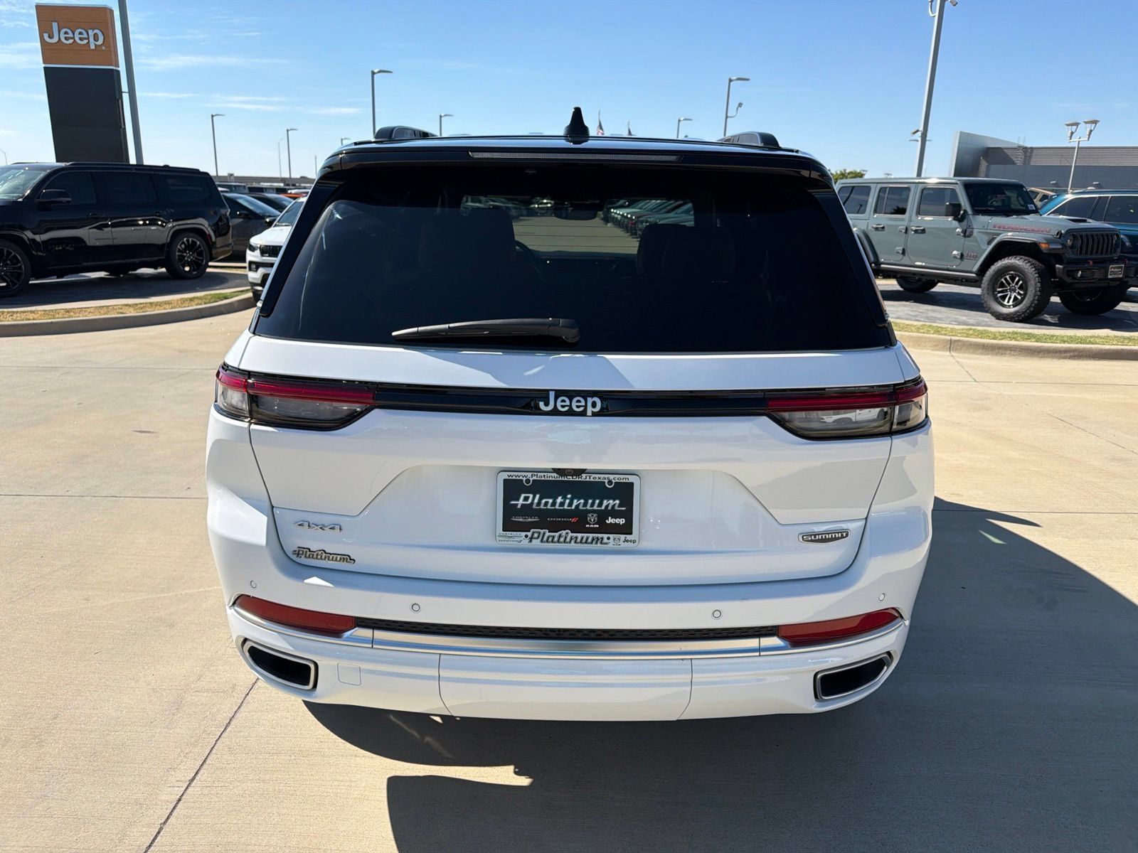 Used 2025 Jeep Grand Cherokee Summit AWD/4WD image 4