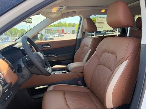 New 2026 Nissan Pathfinder Platinum AWD/4WD image 16