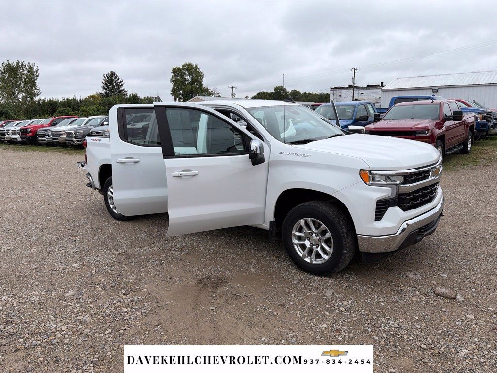 Used 2023 Chevrolet Silverado 1500 LT w/ Leather Package AWD/4WD image 32