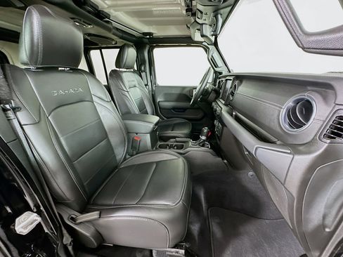 Used 2023 Jeep Wrangler Sahara w/ Cold Weather Group image 29