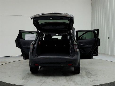 New 2025 Nissan Kicks SR image 14