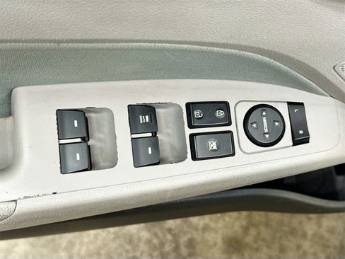 Used 2017 Hyundai Elantra SE image 17