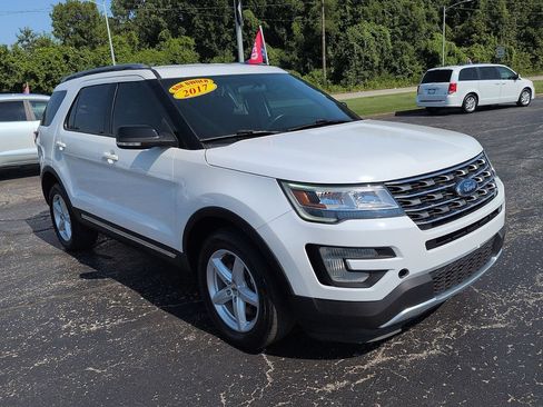 Used 2017 Ford Explorer XLT AWD/4WD image 1