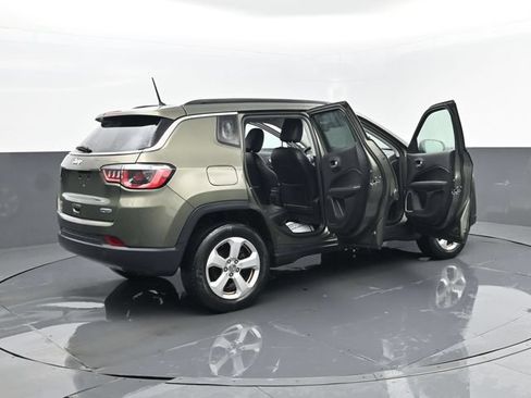 Used 2018 Jeep Compass Latitude AWD/4WD image 27