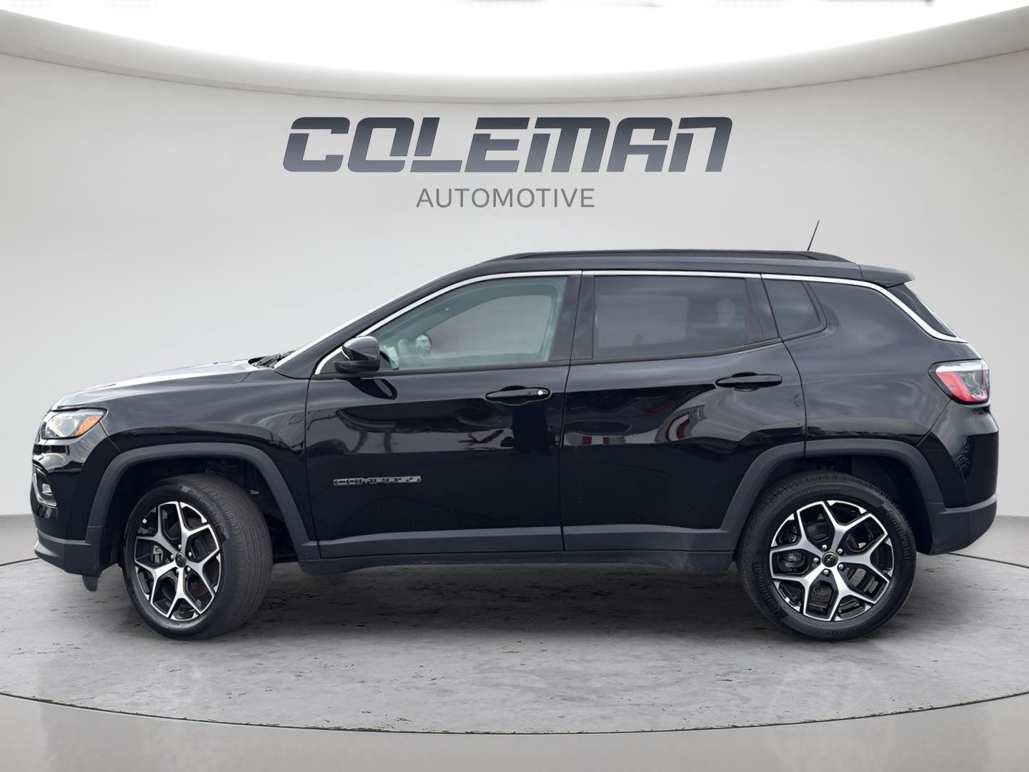 Used 2025 Jeep Compass Limited AWD/4WD image 2