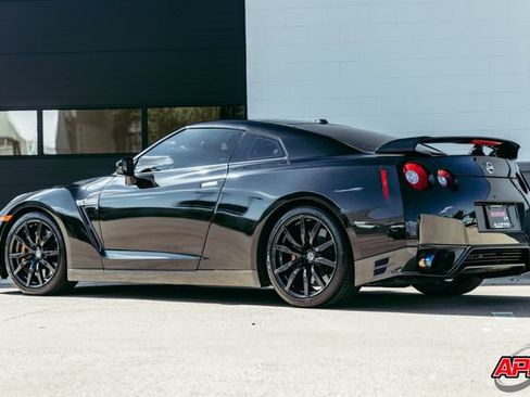 Used 2013 Nissan GT-R Premium AWD/4WD image 3