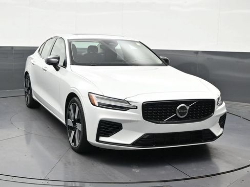 Certified 2024 Volvo S60 T8 Plus AWD/4WD image 8