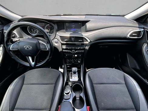 Used 2019 INFINITI QX30 FWD image 16