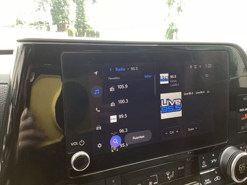 Used 2023 Toyota Highlander XLE AWD/4WD image 18