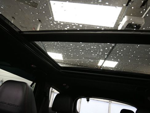 Used 2025 Honda Pilot Black Edition image 19