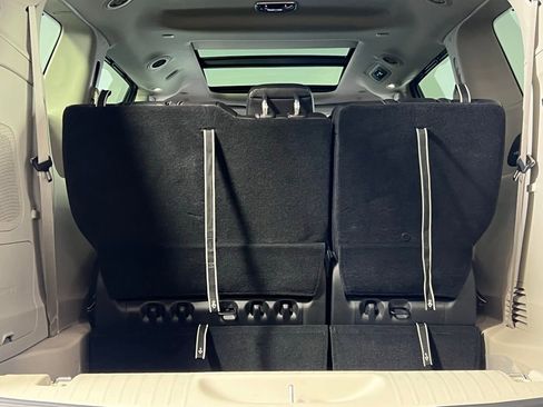 Used 2023 Chrysler Pacifica Touring-L w/ Uconnect Theater Family Group image 33