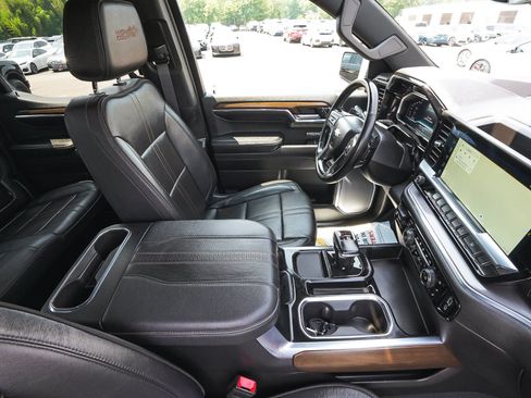Used 2024 Chevrolet Silverado 1500 High Country w/ Technology Package AWD/4WD image 34