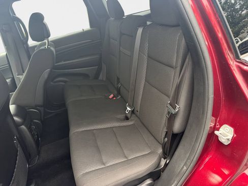 Used 2021 Jeep Grand Cherokee Laredo RWD image 9