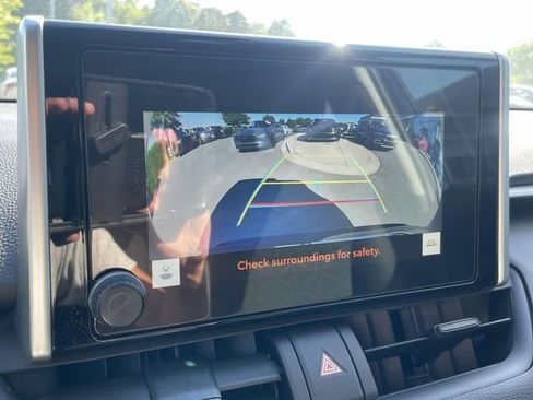 Used 2024 Toyota RAV4 XLE FWD image 33