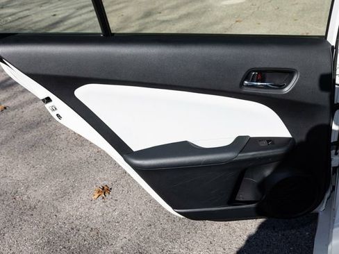 Used 2021 Toyota Prius AWD image 44