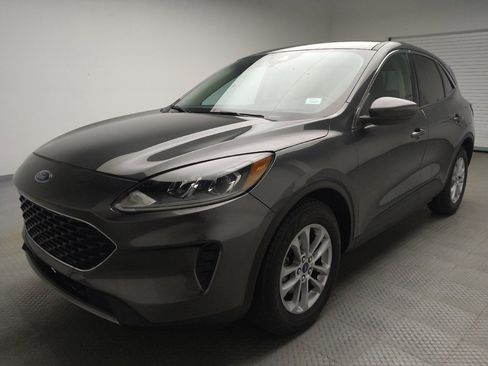 Used 2020 Ford Escape SE image 2