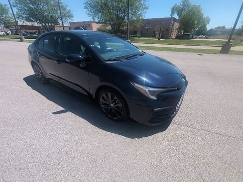 Used 2024 Toyota Corolla SE w/ SE Convenience Package FWD image 2