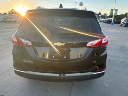 Used 2018 Chevrolet Equinox LT w/ Sun & Infotainment Package FWD image 6