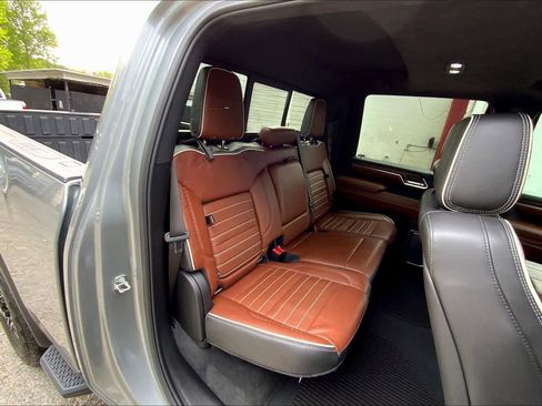 Used 2024 GMC Sierra 2500 Denali Ultimate AWD/4WD image 19