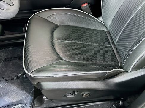 Used 2025 Chrysler Pacifica Limited FWD image 27