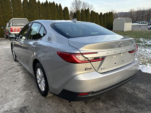 Used 2025 Toyota Camry LE image 6