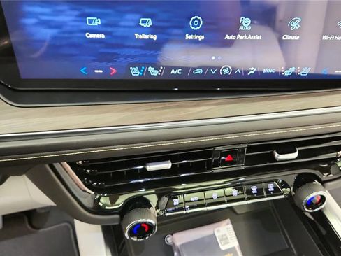 New 2026 Chevrolet Suburban Premier AWD/4WD image 27