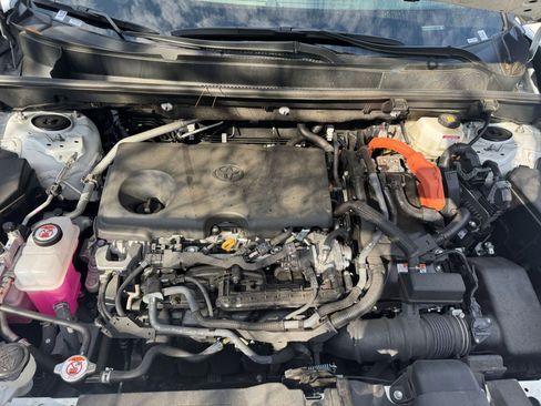 Used 2025 Toyota RAV4 LE image 32