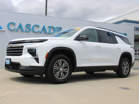 Certified 2024 Chevrolet Traverse LT image 1